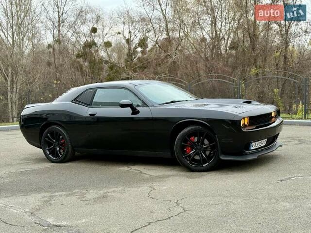 Черный Додж Челенджер, объемом двигателя 5.65 л и пробегом 132 тыс. км за 25500 $, фото 4 на Automoto.ua