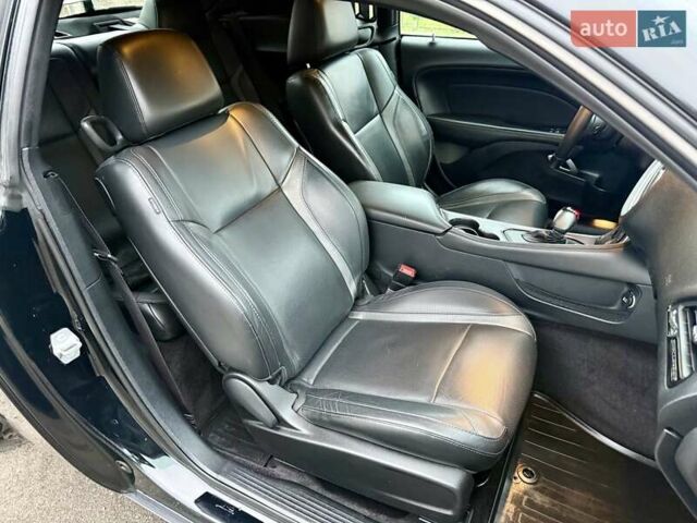 Черный Додж Челенджер, объемом двигателя 5.65 л и пробегом 132 тыс. км за 25500 $, фото 32 на Automoto.ua