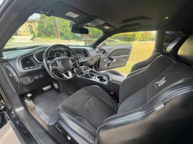 Черный Додж Челенджер, объемом двигателя 6.4 л и пробегом 75 тыс. км за 9300 $, фото 6 на Automoto.ua