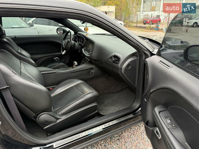 Черный Додж Челенджер, объемом двигателя 3.6 л и пробегом 61 тыс. км за 17700 $, фото 25 на Automoto.ua