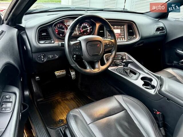 Черный Додж Челенджер, объемом двигателя 5.65 л и пробегом 132 тыс. км за 25500 $, фото 31 на Automoto.ua