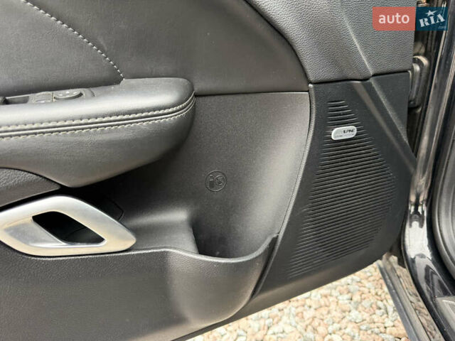 Черный Додж Челенджер, объемом двигателя 3.6 л и пробегом 61 тыс. км за 17700 $, фото 13 на Automoto.ua