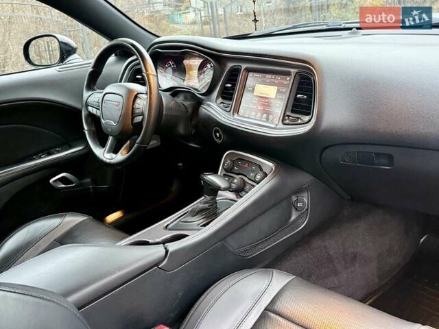 Черный Додж Челенджер, объемом двигателя 5.65 л и пробегом 132 тыс. км за 25500 $, фото 27 на Automoto.ua