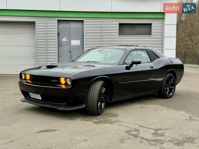 Черный Додж Челенджер, объемом двигателя 5.65 л и пробегом 132 тыс. км за 25500 $, фото 12 на Automoto.ua