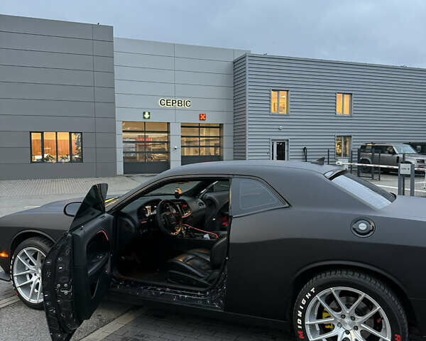 Черный Додж Челенджер, объемом двигателя 3.6 л и пробегом 161 тыс. км за 23500 $, фото 2 на Automoto.ua