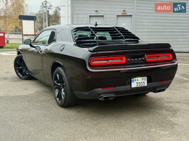 Черный Додж Челенджер, объемом двигателя 5.65 л и пробегом 132 тыс. км за 25500 $, фото 8 на Automoto.ua