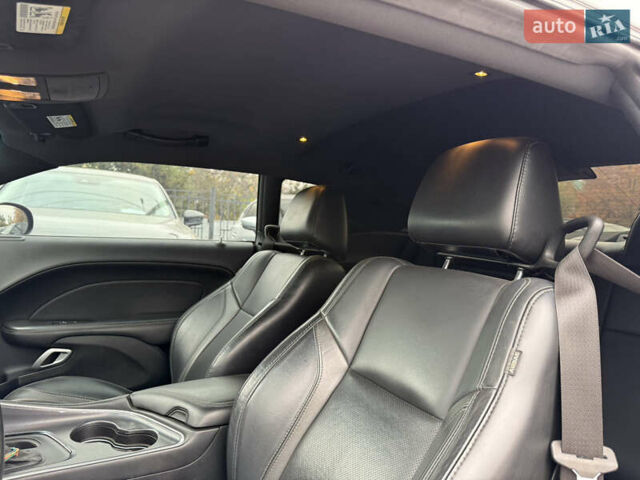 Черный Додж Челенджер, объемом двигателя 3.6 л и пробегом 60 тыс. км за 19700 $, фото 16 на Automoto.ua