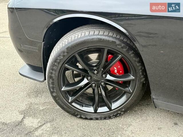 Черный Додж Челенджер, объемом двигателя 5.65 л и пробегом 132 тыс. км за 25500 $, фото 42 на Automoto.ua