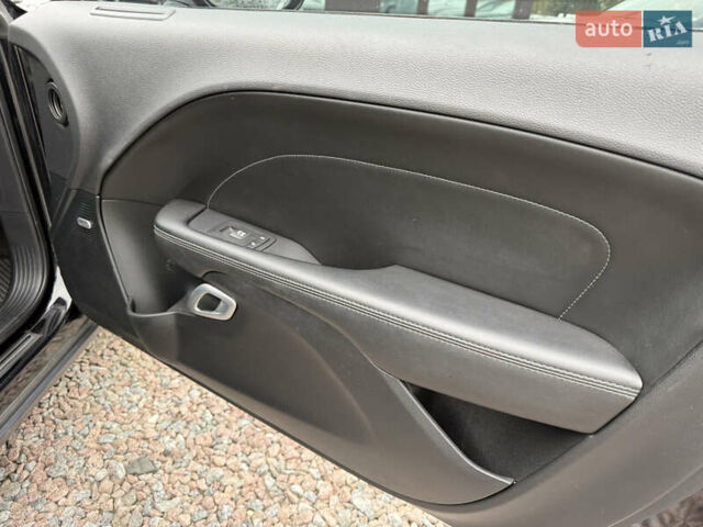 Черный Додж Челенджер, объемом двигателя 3.6 л и пробегом 60 тыс. км за 19700 $, фото 27 на Automoto.ua