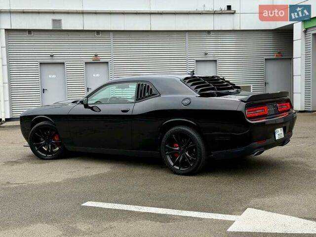 Черный Додж Челенджер, объемом двигателя 5.65 л и пробегом 132 тыс. км за 25500 $, фото 11 на Automoto.ua