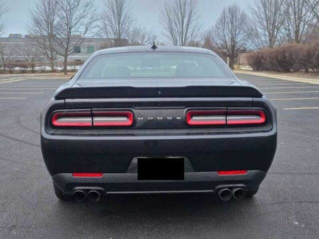 Черный Додж Челенджер, объемом двигателя 3.6 л и пробегом 110 тыс. км за 15200 $, фото 5 на Automoto.ua