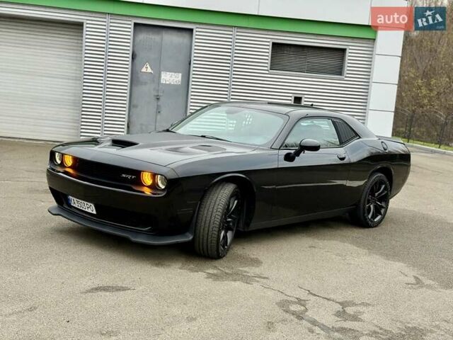 Черный Додж Челенджер, объемом двигателя 5.65 л и пробегом 132 тыс. км за 25500 $, фото 13 на Automoto.ua