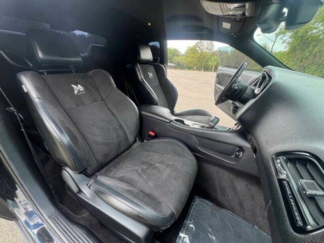 Черный Додж Челенджер, объемом двигателя 6.4 л и пробегом 75 тыс. км за 9300 $, фото 7 на Automoto.ua