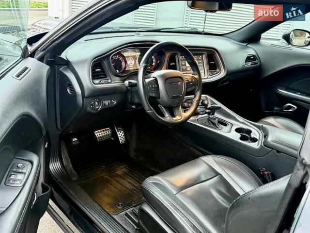 Черный Додж Челенджер, объемом двигателя 5.65 л и пробегом 132 тыс. км за 25500 $, фото 30 на Automoto.ua