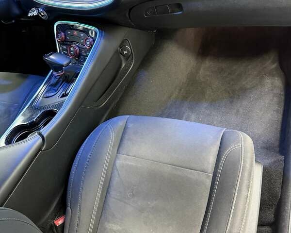 Черный Додж Челенджер, объемом двигателя 3.6 л и пробегом 100 тыс. км за 19000 $, фото 20 на Automoto.ua