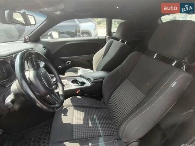 Черный Додж Челенджер, объемом двигателя 5.65 л и пробегом 141 тыс. км за 26300 $, фото 1 на Automoto.ua