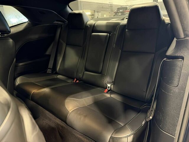 Черный Додж Челенджер, объемом двигателя 3.6 л и пробегом 62 тыс. км за 10300 $, фото 11 на Automoto.ua