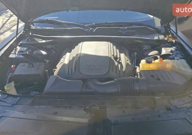 Черный Додж Челенджер, объемом двигателя 5.65 л и пробегом 139 тыс. км за 27000 $, фото 12 на Automoto.ua