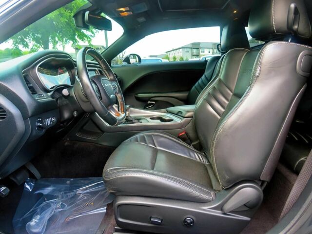 Черный Додж Челенджер, объемом двигателя 6.2 л и пробегом 52 тыс. км за 32000 $, фото 7 на Automoto.ua