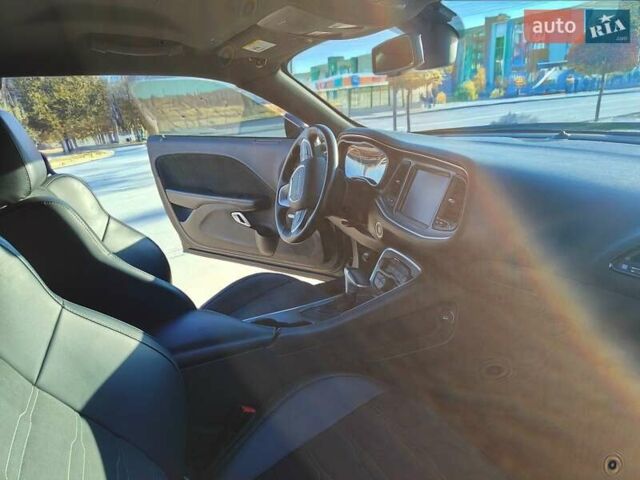 Черный Додж Челенджер, объемом двигателя 6.4 л и пробегом 78 тыс. км за 32499 $, фото 6 на Automoto.ua