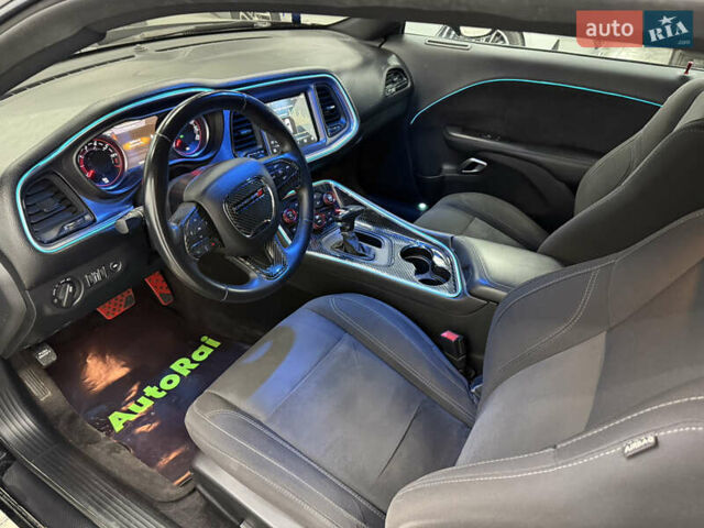 Черный Додж Челенджер, объемом двигателя 3.6 л и пробегом 100 тыс. км за 17999 $, фото 13 на Automoto.ua