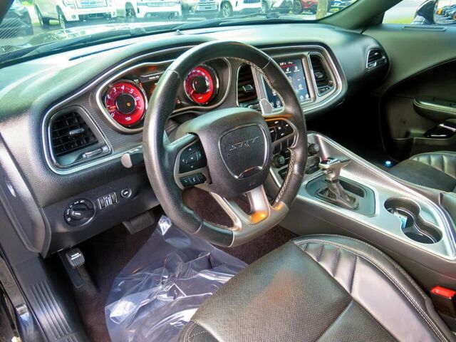 Черный Додж Челенджер, объемом двигателя 6.2 л и пробегом 52 тыс. км за 32000 $, фото 9 на Automoto.ua