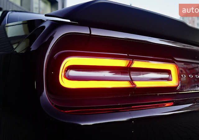 Черный Додж Челенджер, объемом двигателя 3.6 л и пробегом 144 тыс. км за 19800 $, фото 16 на Automoto.ua