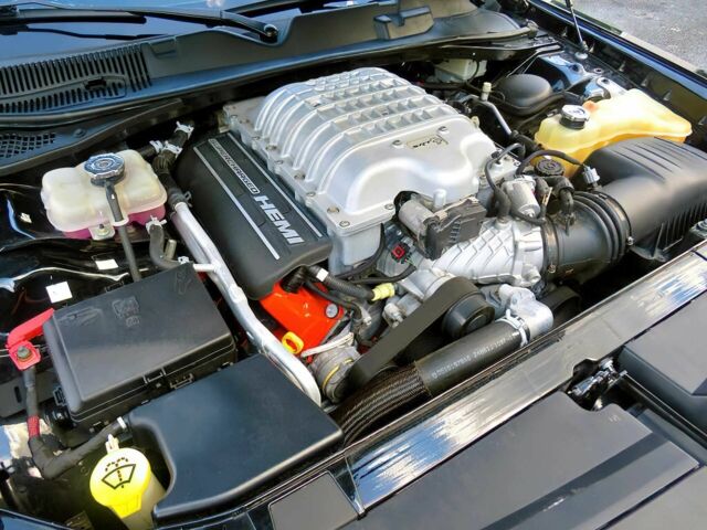 Черный Додж Челенджер, объемом двигателя 6.2 л и пробегом 52 тыс. км за 32000 $, фото 12 на Automoto.ua