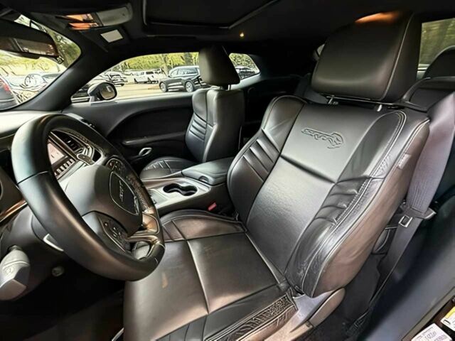 Черный Додж Челенджер, объемом двигателя 6.2 л и пробегом 52 тыс. км за 20000 $, фото 9 на Automoto.ua