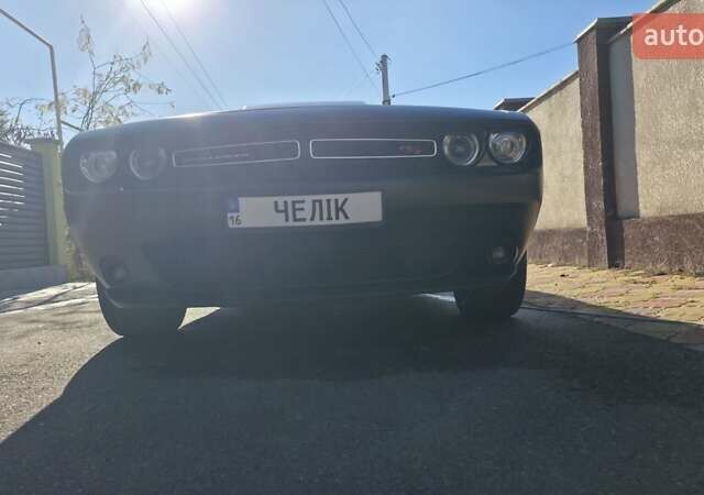 Черный Додж Челенджер, объемом двигателя 5.65 л и пробегом 139 тыс. км за 27000 $, фото 4 на Automoto.ua