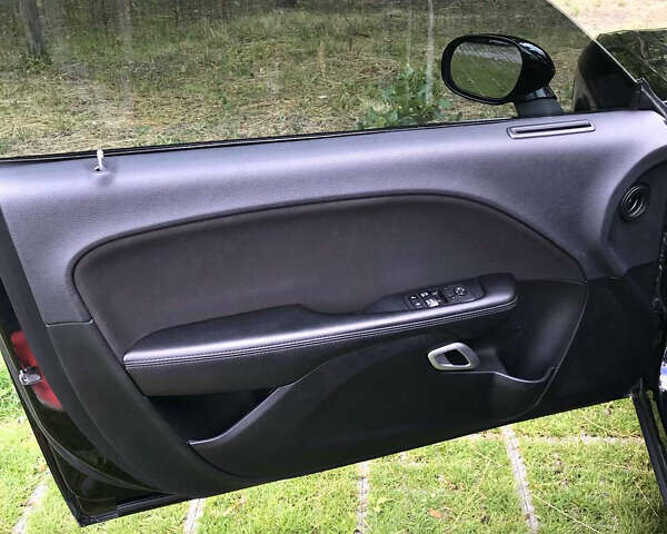 Черный Додж Челенджер, объемом двигателя 3.6 л и пробегом 124 тыс. км за 19500 $, фото 15 на Automoto.ua