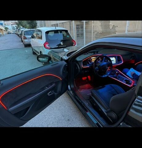 Черный Додж Челенджер, объемом двигателя 3.6 л и пробегом 90 тыс. км за 18000 $, фото 6 на Automoto.ua