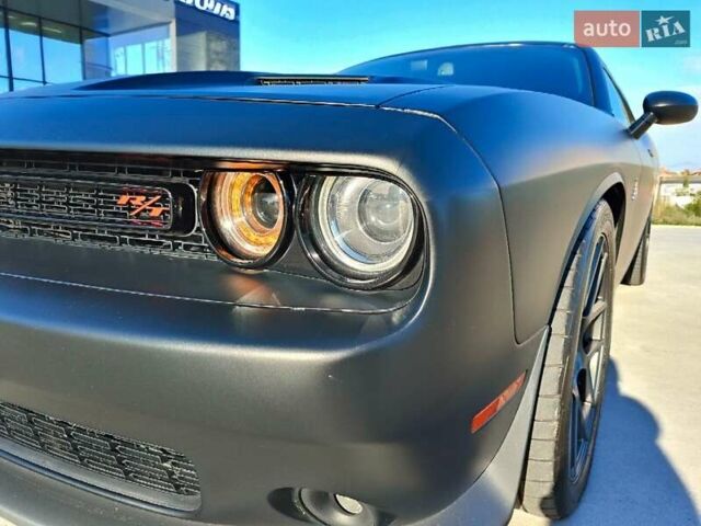 Черный Додж Челенджер, объемом двигателя 6.4 л и пробегом 78 тыс. км за 32499 $, фото 11 на Automoto.ua