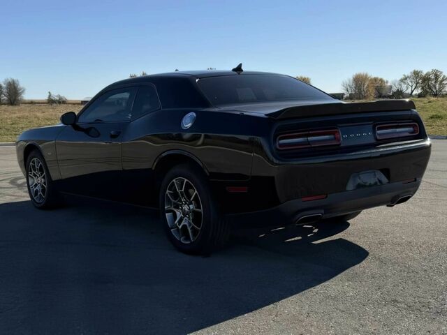 Черный Додж Челенджер, объемом двигателя 3.6 л и пробегом 62 тыс. км за 10300 $, фото 5 на Automoto.ua