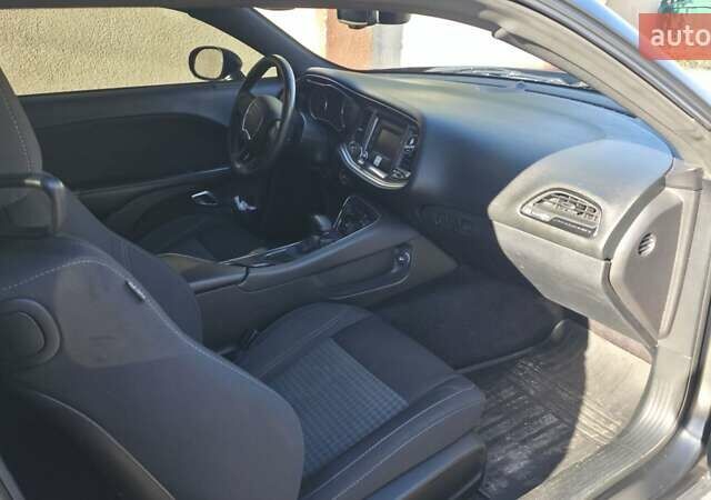 Черный Додж Челенджер, объемом двигателя 5.65 л и пробегом 139 тыс. км за 27000 $, фото 21 на Automoto.ua