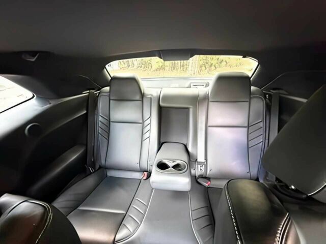 Черный Додж Челенджер, объемом двигателя 6.2 л и пробегом 52 тыс. км за 20000 $, фото 11 на Automoto.ua