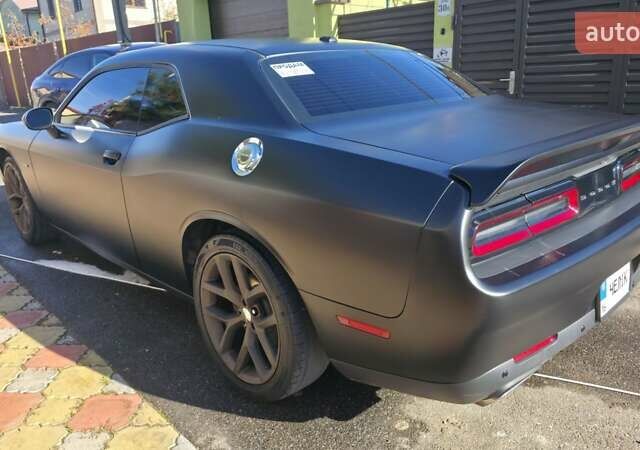 Черный Додж Челенджер, объемом двигателя 5.65 л и пробегом 139 тыс. км за 27000 $, фото 15 на Automoto.ua