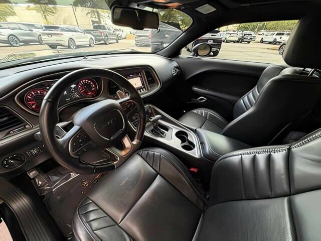 Черный Додж Челенджер, объемом двигателя 6.2 л и пробегом 52 тыс. км за 20000 $, фото 8 на Automoto.ua