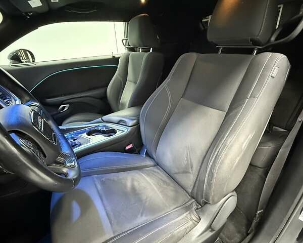 Черный Додж Челенджер, объемом двигателя 3.6 л и пробегом 100 тыс. км за 19000 $, фото 18 на Automoto.ua