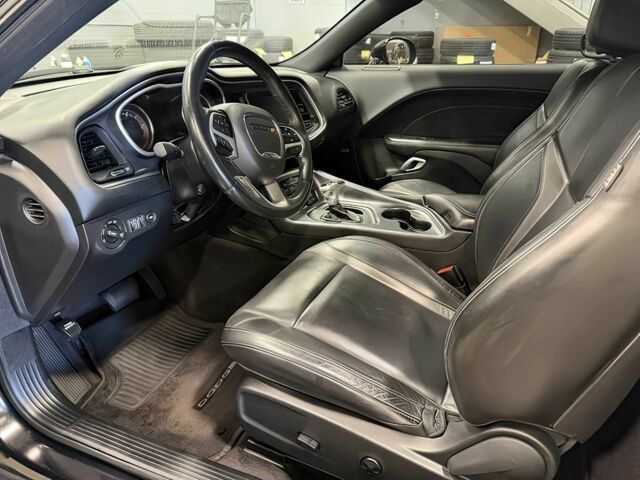 Черный Додж Челенджер, объемом двигателя 3.6 л и пробегом 62 тыс. км за 10300 $, фото 7 на Automoto.ua