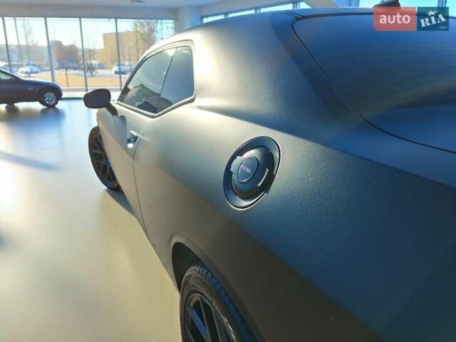 Черный Додж Челенджер, объемом двигателя 6.4 л и пробегом 78 тыс. км за 32499 $, фото 5 на Automoto.ua