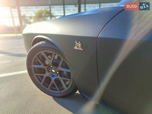 Черный Додж Челенджер, объемом двигателя 6.4 л и пробегом 78 тыс. км за 32499 $, фото 4 на Automoto.ua