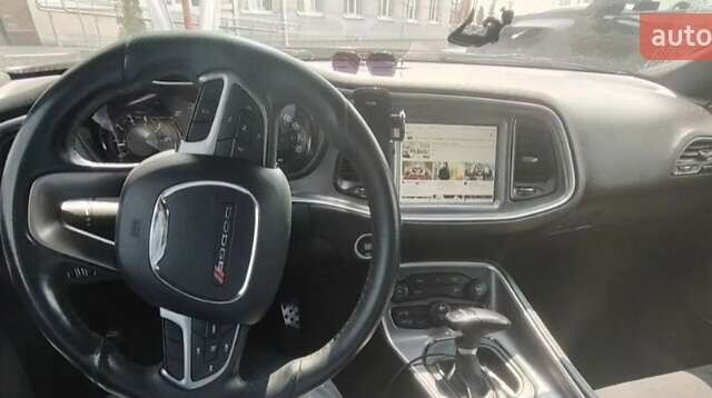 Черный Додж Челенджер, объемом двигателя 5.65 л и пробегом 141 тыс. км за 26300 $, фото 4 на Automoto.ua