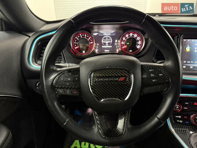 Черный Додж Челенджер, объемом двигателя 3.6 л и пробегом 100 тыс. км за 17999 $, фото 5 на Automoto.ua