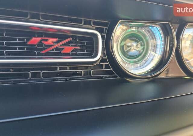 Черный Додж Челенджер, объемом двигателя 5.65 л и пробегом 139 тыс. км за 27000 $, фото 6 на Automoto.ua