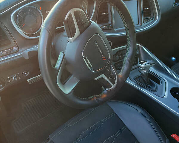 Черный Додж Челенджер, объемом двигателя 6.4 л и пробегом 78 тыс. км за 32499 $, фото 7 на Automoto.ua