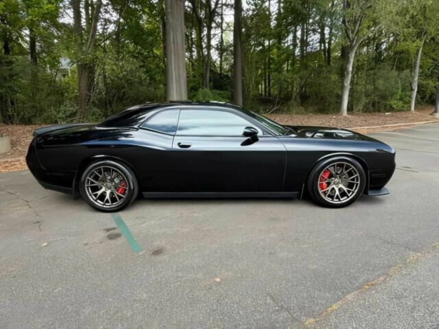 Черный Додж Челенджер, объемом двигателя 6.2 л и пробегом 52 тыс. км за 20000 $, фото 7 на Automoto.ua