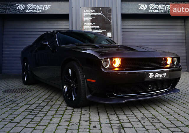 Черный Додж Челенджер, объемом двигателя 3.6 л и пробегом 144 тыс. км за 19800 $, фото 1 на Automoto.ua