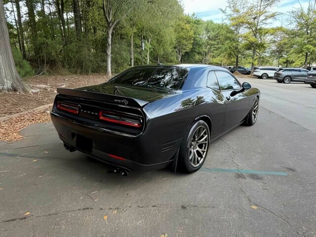 Черный Додж Челенджер, объемом двигателя 6.2 л и пробегом 52 тыс. км за 20000 $, фото 4 на Automoto.ua