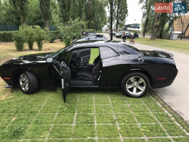 Черный Додж Челенджер, объемом двигателя 3.6 л и пробегом 124 тыс. км за 19500 $, фото 6 на Automoto.ua